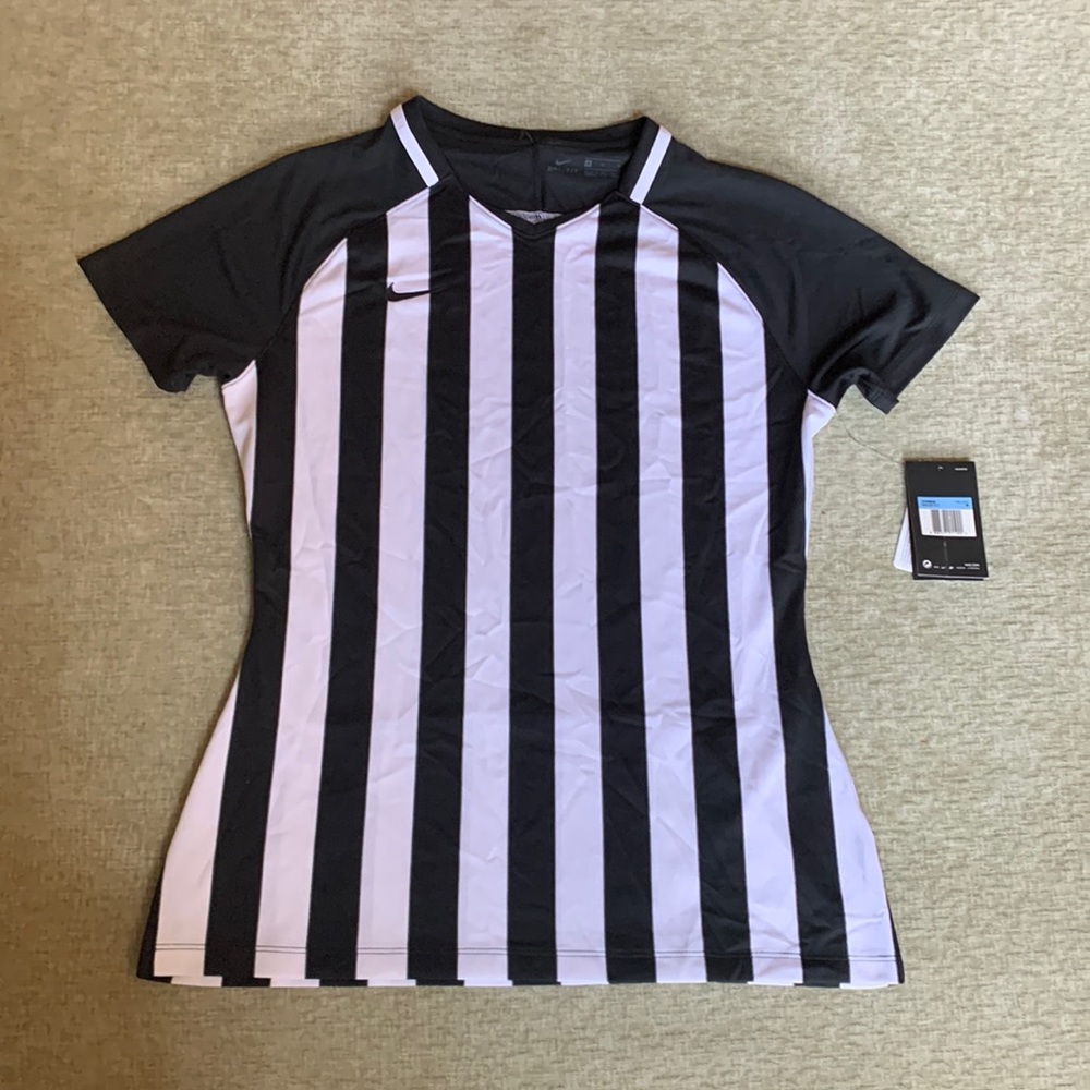 New!!! Nike referee uniform. Women’s medium. Black and white striped.